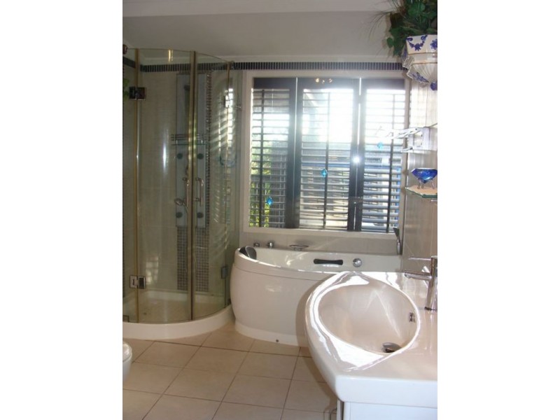 25 Eileen Street, Southport QLD 4215