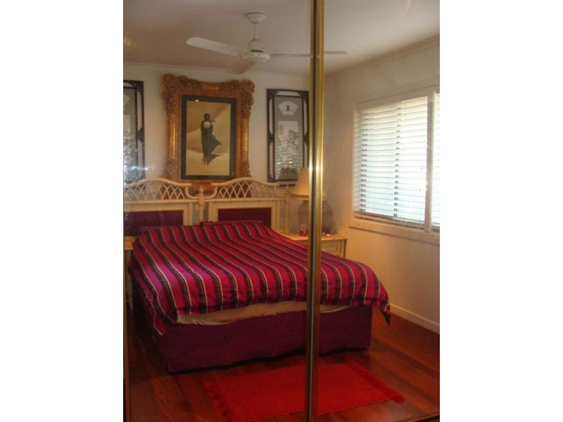 25 Eileen Street, Southport QLD 4215