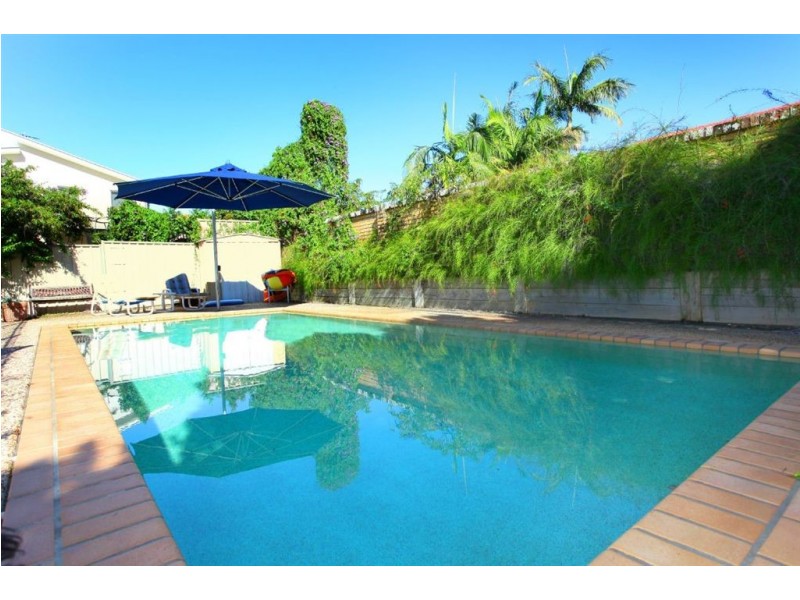 1/7A Government Road, Labrador QLD 4215