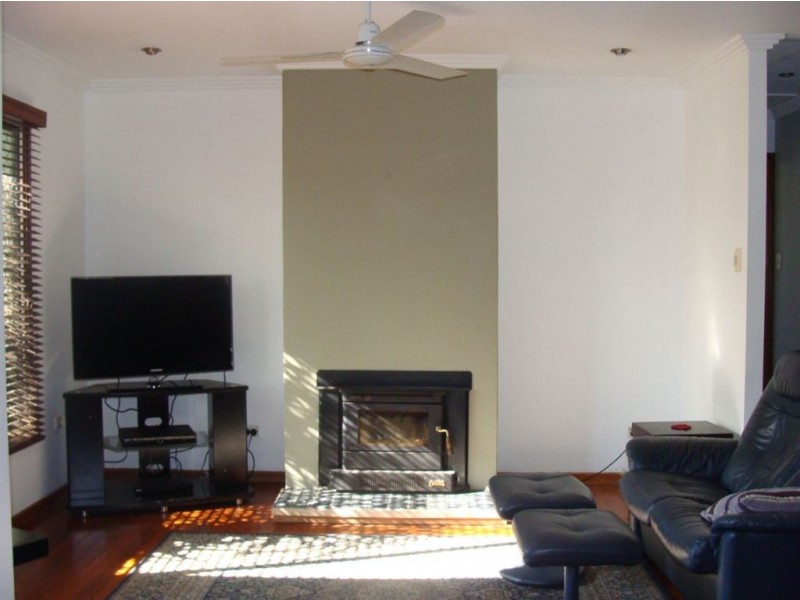 8 Nyora Street, Southport QLD 4215