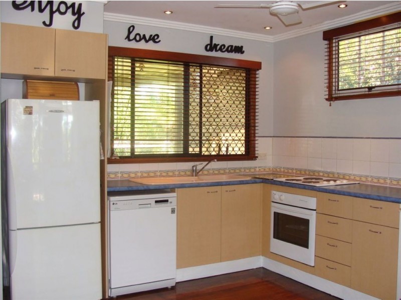 8 Nyora Street, Southport QLD 4215