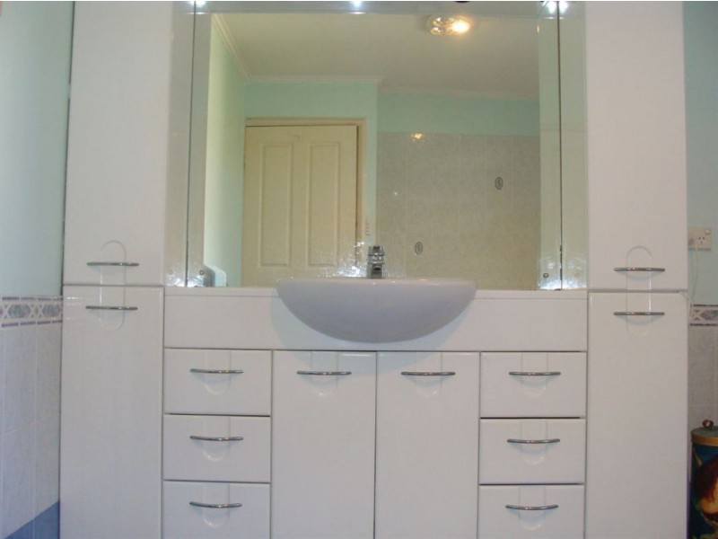 8 Nyora Street, Southport QLD 4215