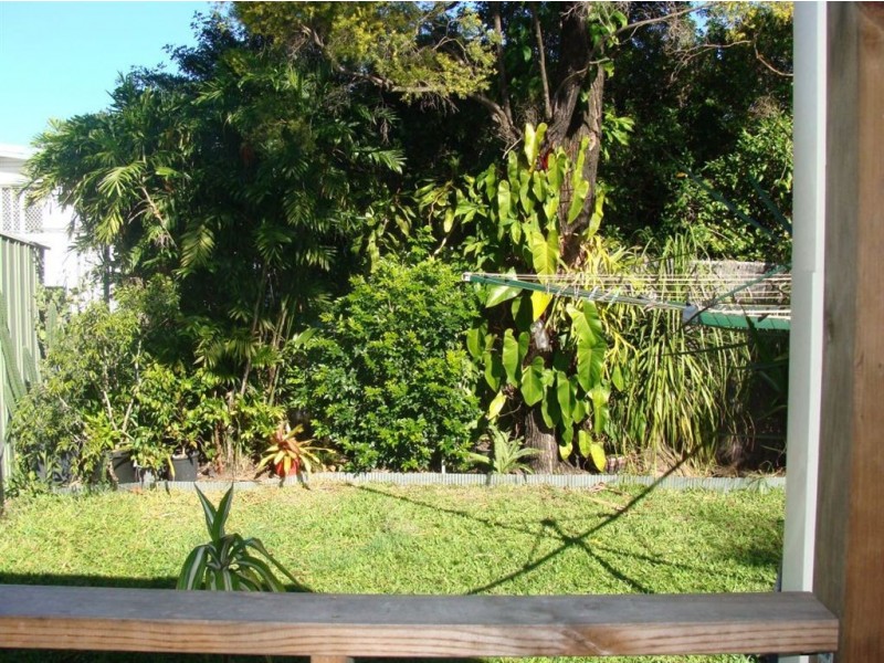 8 Nyora Street, Southport QLD 4215