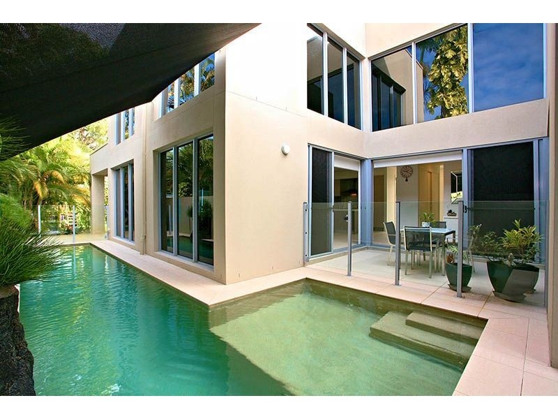 18 Yacht Street, Southport QLD 4215