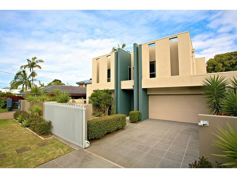 18 Yacht Street, Southport QLD 4215