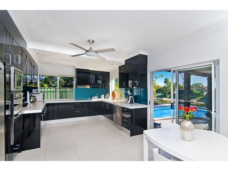 21 McIlwain Drive, Mermaid Waters QLD 4218