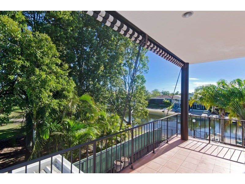 21 McIlwain Drive, Mermaid Waters QLD 4218