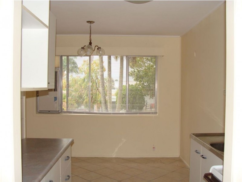 16 Nyora Street, Southport QLD 4215