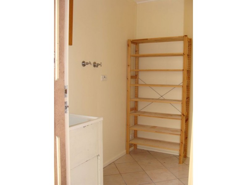 16 Nyora Street, Southport QLD 4215