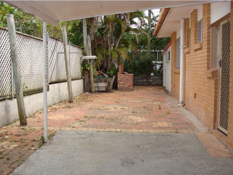 16 Nyora Street, Southport QLD 4215