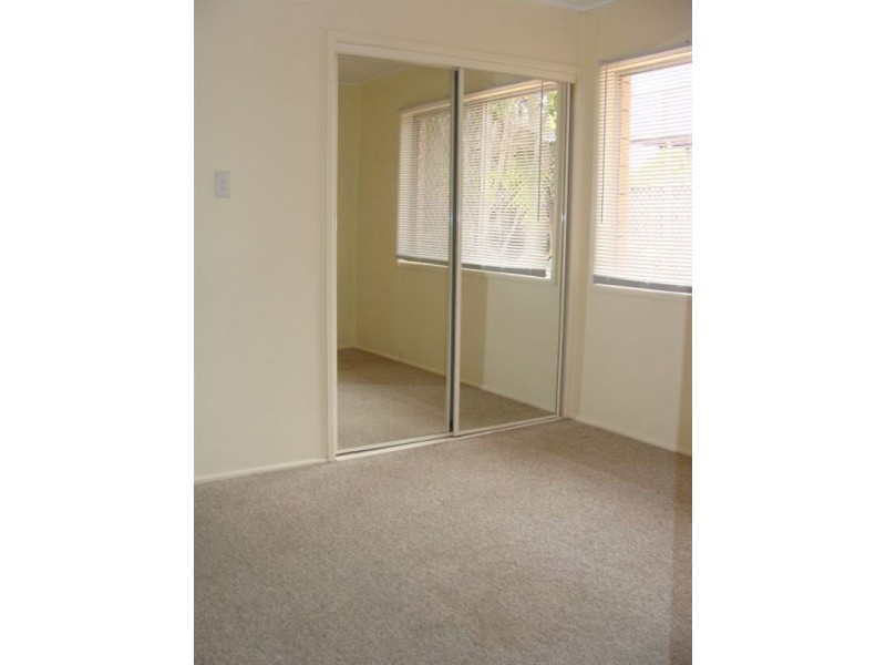 16 Nyora Street, Southport QLD 4215