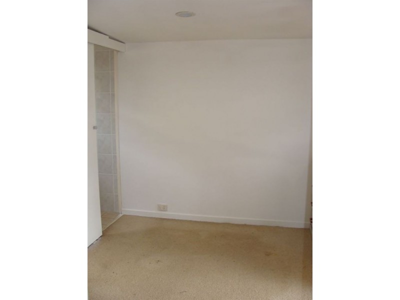 16 Nyora Street, Southport QLD 4215