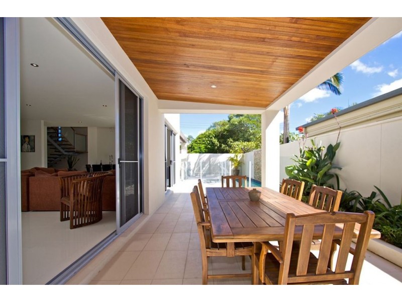 11 Yacht Street, Southport QLD 4215