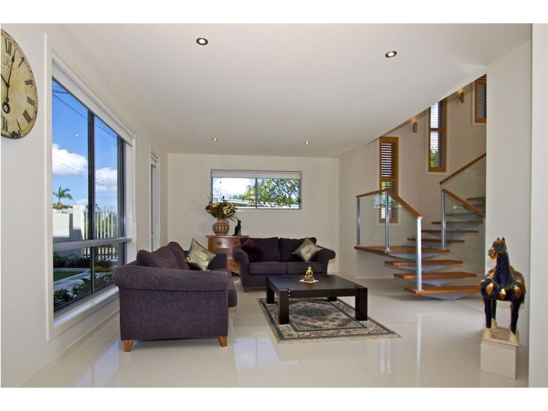 11 Yacht Street, Southport QLD 4215