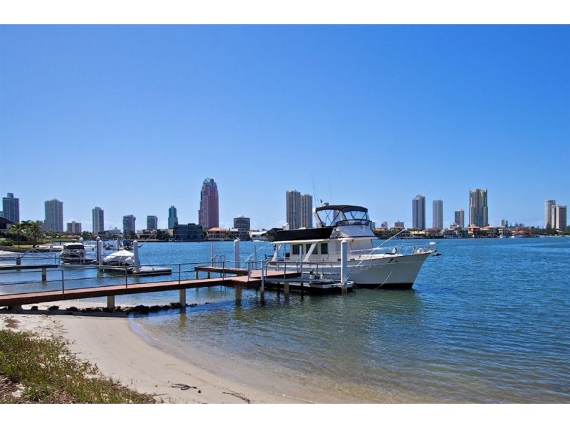 11 Yacht Street, Southport QLD 4215