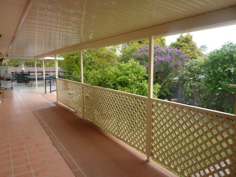 16 Warrigal Crescent, Ashmore QLD 4214