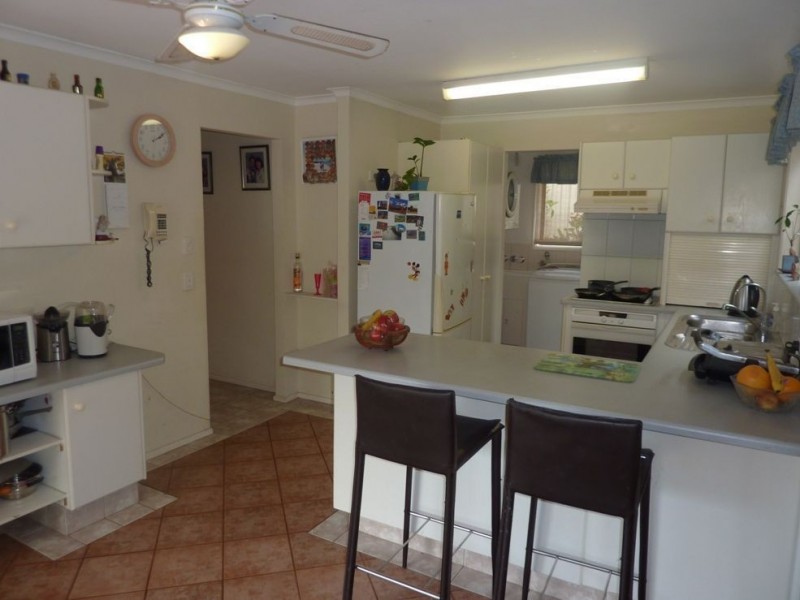 16 Warrigal Crescent, Ashmore QLD 4214