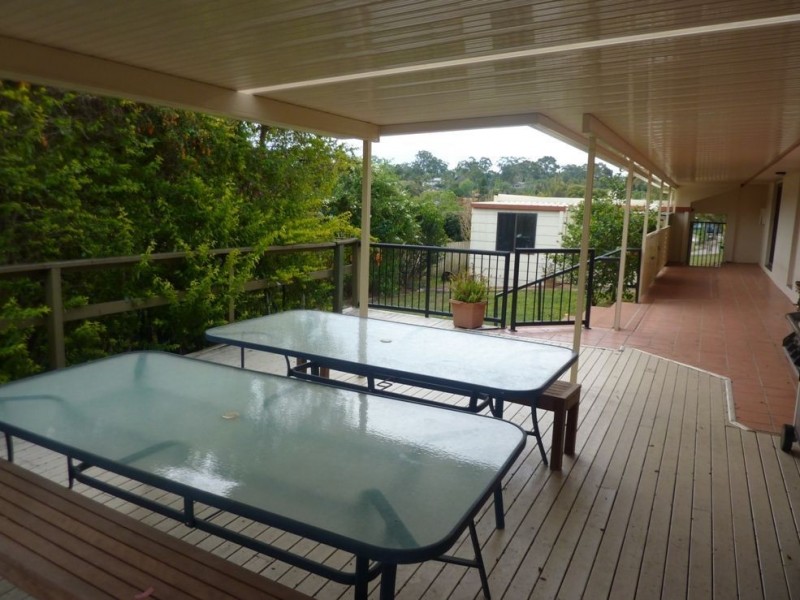 16 Warrigal Crescent, Ashmore QLD 4214