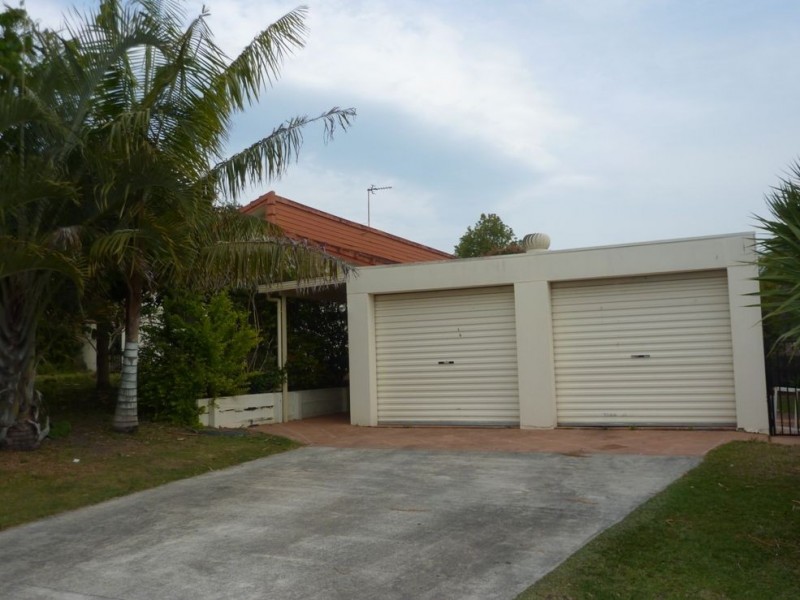 16 Warrigal Crescent, Ashmore QLD 4214