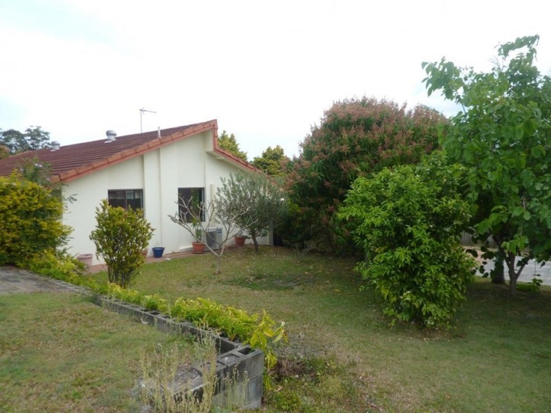 16 Warrigal Crescent, Ashmore QLD 4214