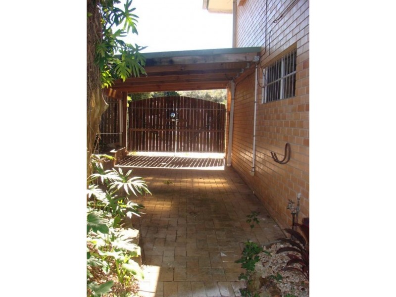2 Deauville Drive, Southport QLD 4215