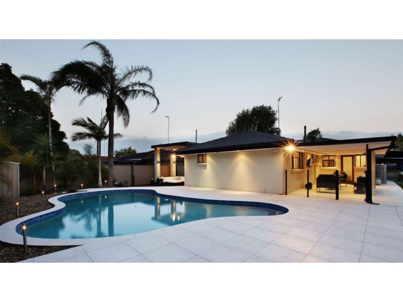 31 Lambros Dr, Benowa QLD 4217