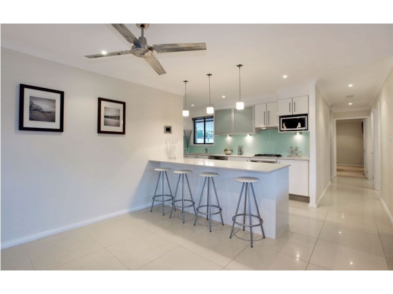 31 Lambros Dr, Benowa QLD 4217