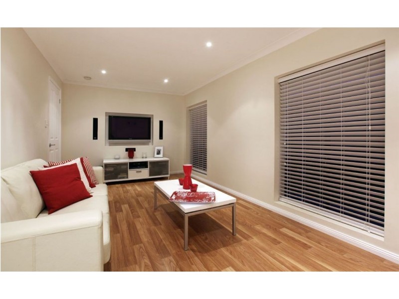 31 Lambros Dr, Benowa QLD 4217