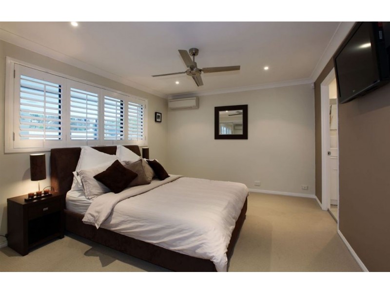 31 Lambros Dr, Benowa QLD 4217