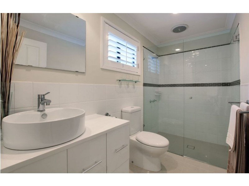 31 Lambros Dr, Benowa QLD 4217