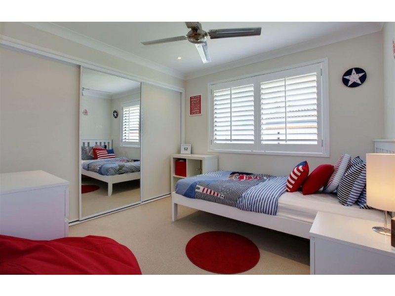 31 Lambros Dr, Benowa QLD 4217