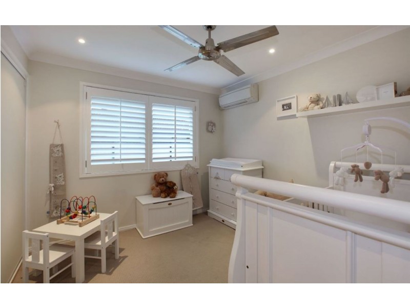 31 Lambros Dr, Benowa QLD 4217