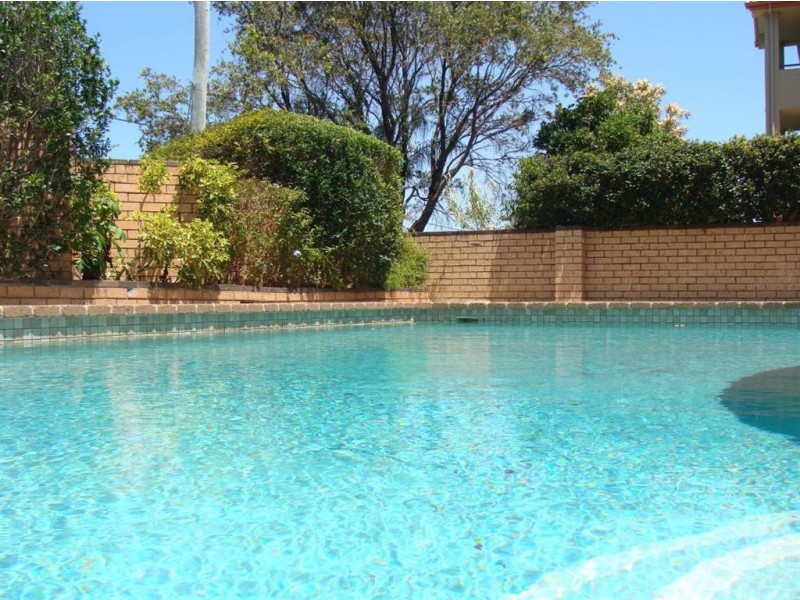 5/6 Lenneberg Street, Southport QLD 4215