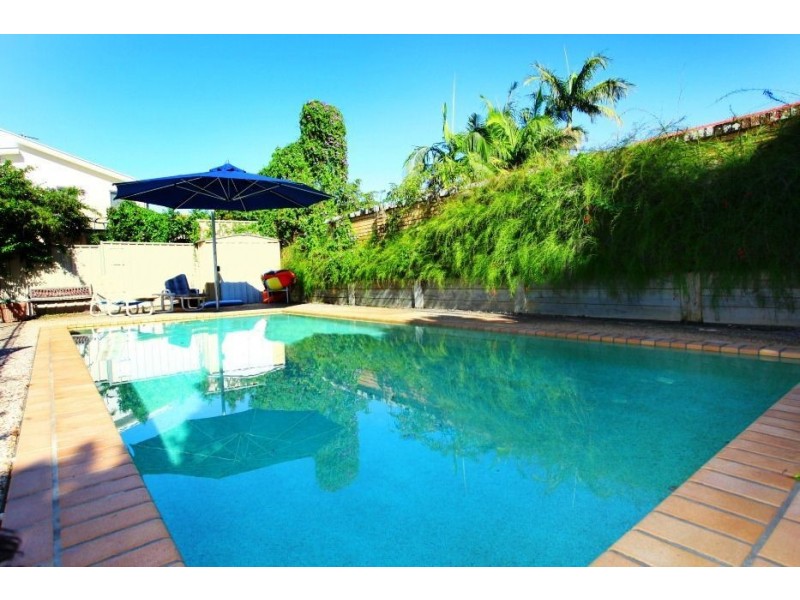 2/7A Government Road, Labrador QLD 4215