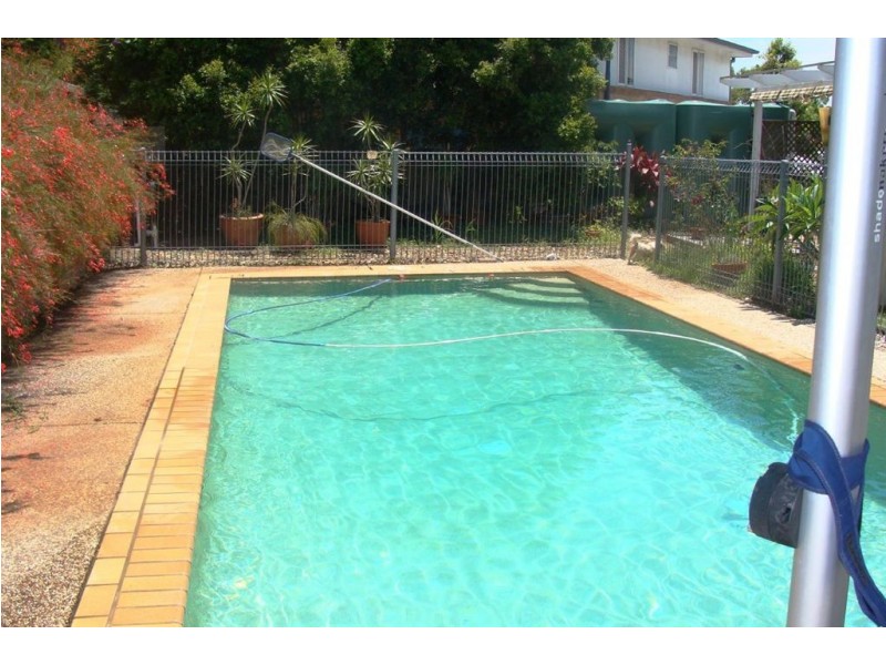 2/7A Government Road, Labrador QLD 4215