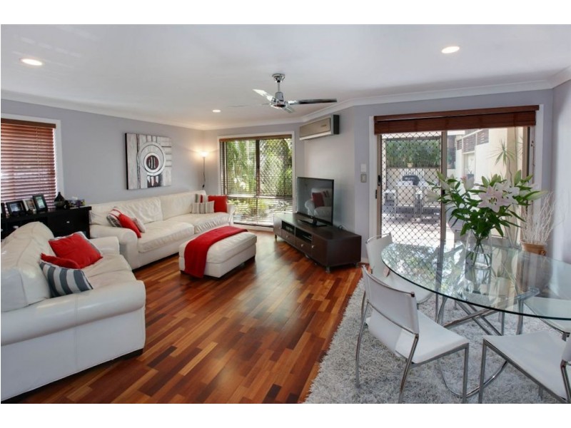 1/94 Pohlman Street, Southport QLD 4215