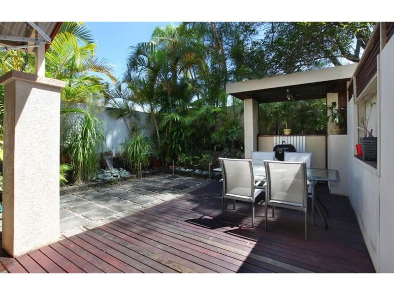 1/94 Pohlman Street, Southport QLD 4215