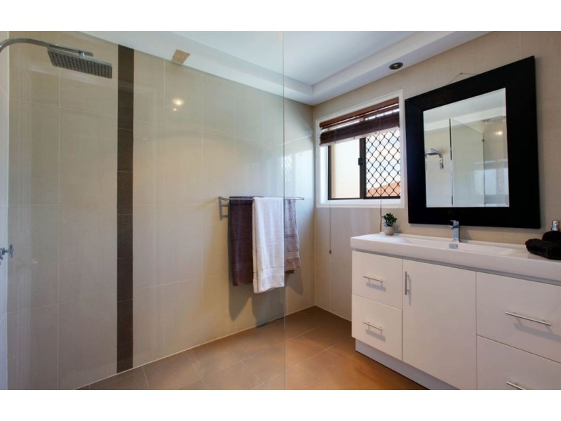 1/94 Pohlman Street, Southport QLD 4215