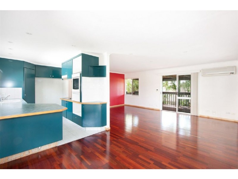 10 Kinarra Street, Ashmore QLD 4214