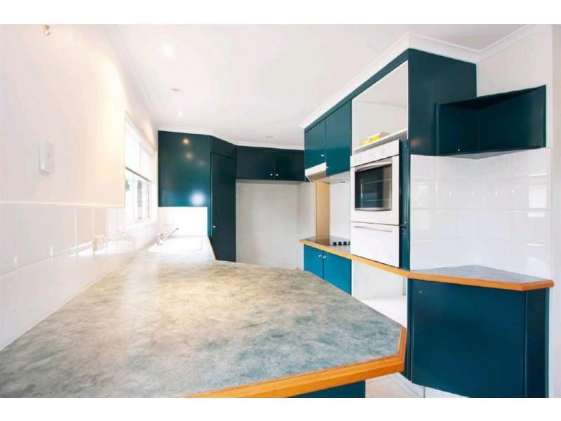 10 Kinarra Street, Ashmore QLD 4214