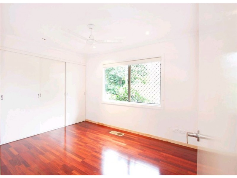 10 Kinarra Street, Ashmore QLD 4214