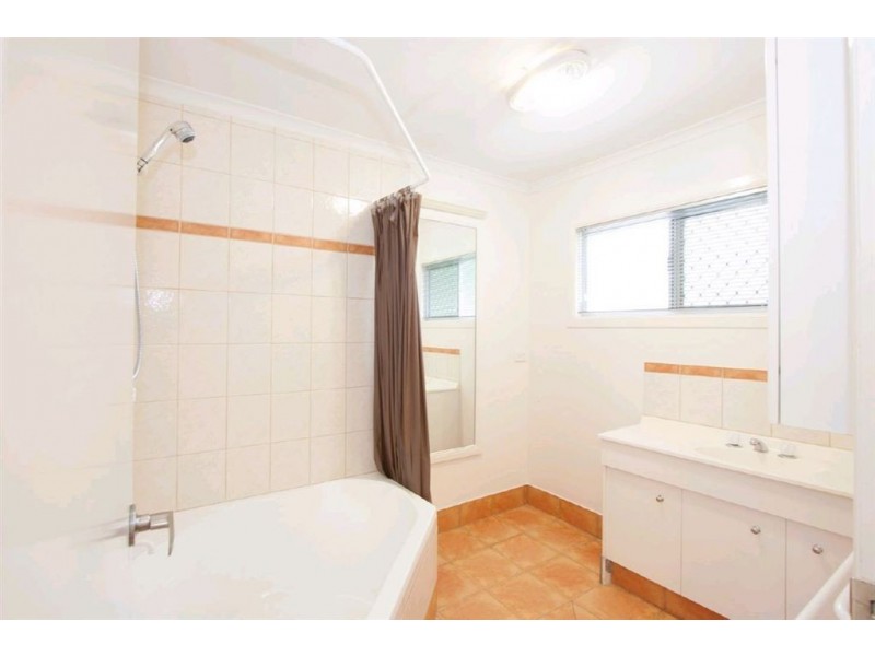 10 Kinarra Street, Ashmore QLD 4214