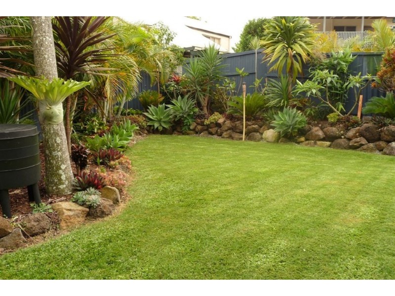 2/4 Tomkins Place, Southport QLD 4215