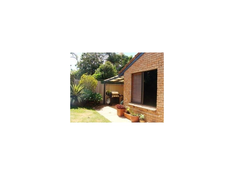 2/4 Tomkins Place, Southport QLD 4215