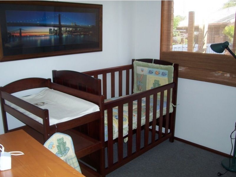 2/4 Tomkins Place, Southport QLD 4215