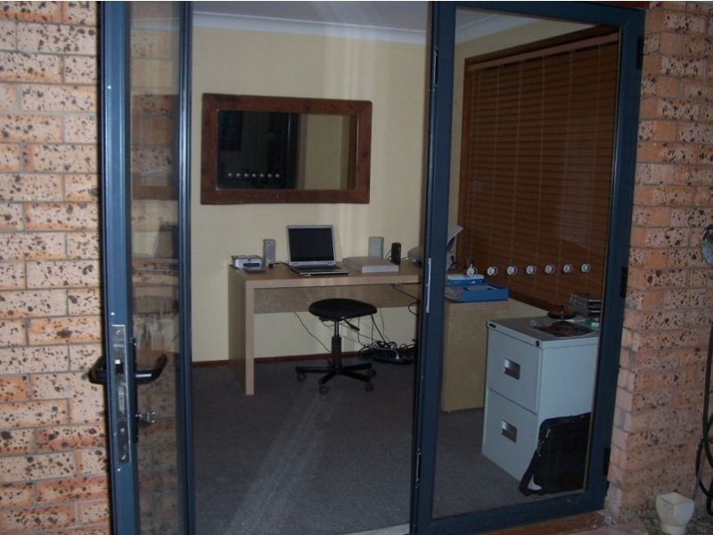 2/4 Tomkins Place, Southport QLD 4215