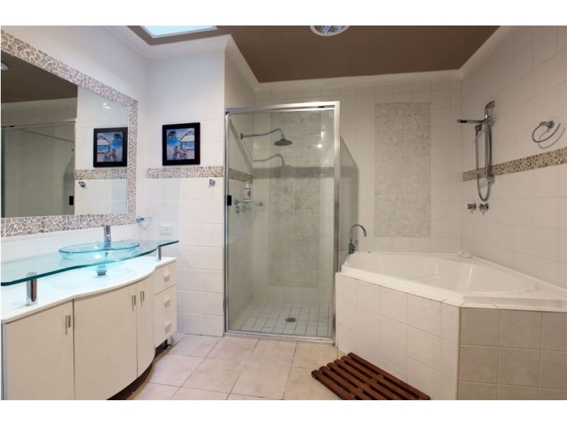 18 Dowling Drive, Southport QLD 4215