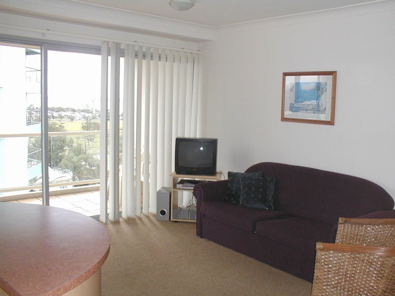 34/106 Marine Parade, Southport QLD 4215