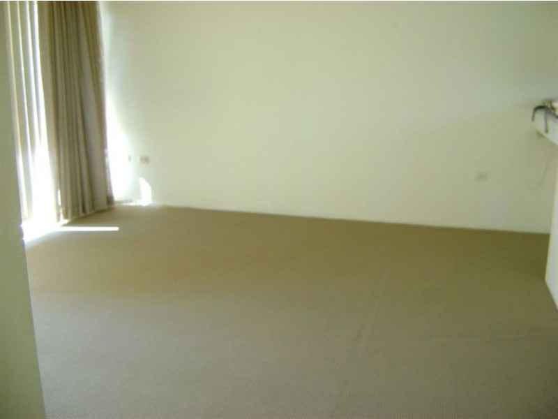 12/128 Marine Parade, Southport QLD 4215