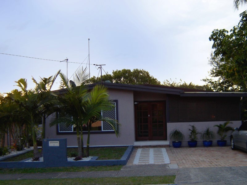 23 Caroline Avenue, Southport QLD 4215